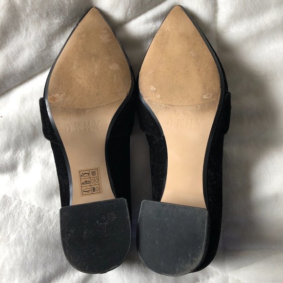 DKNY Black Velvet Pointy Toe Heels Size 7 - Picture 5 of 5